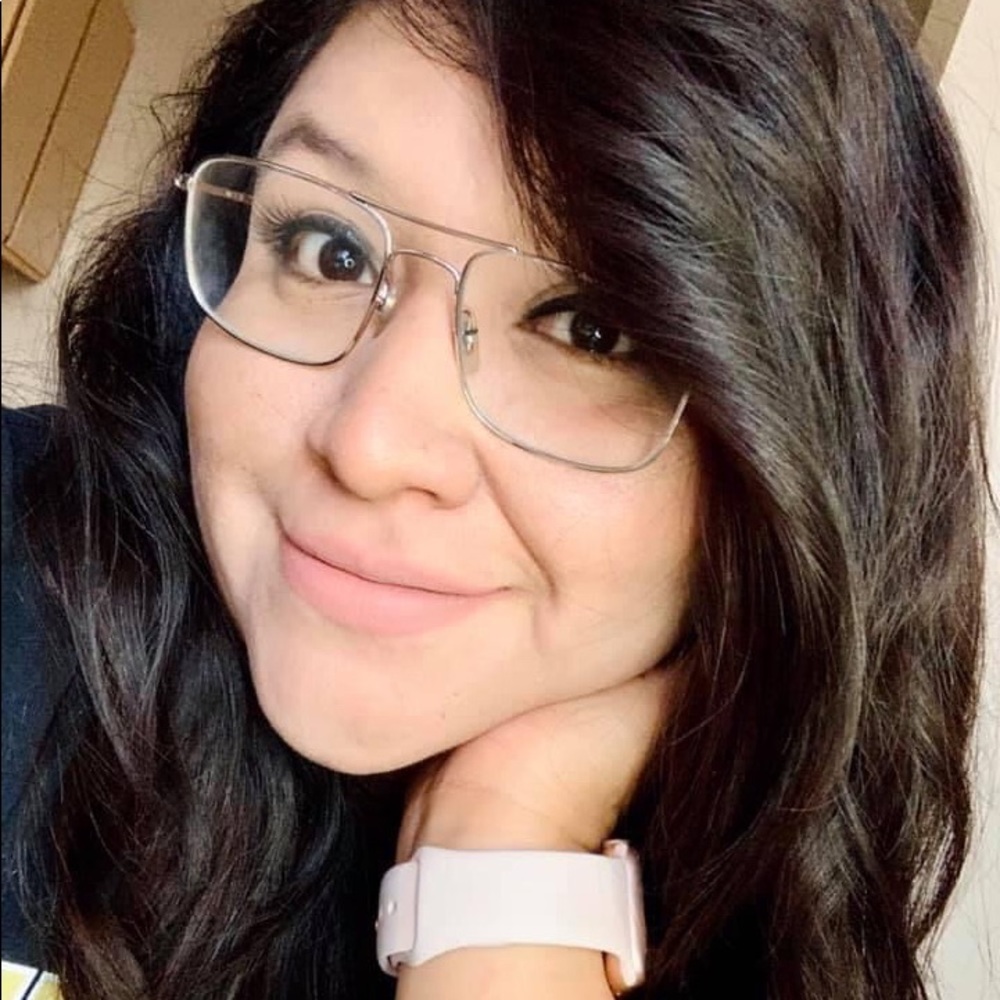 Meet your Posher, Cinthia